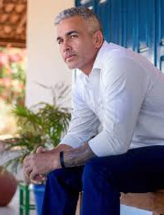 Dr Leonardo Leal